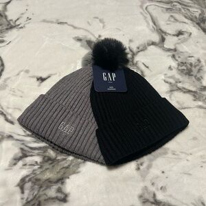 GAP set of two hats